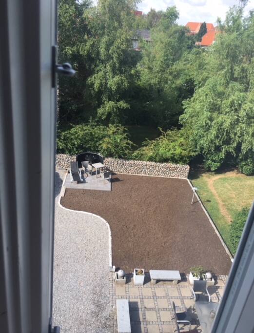 Blick auf die zwei Terrassen