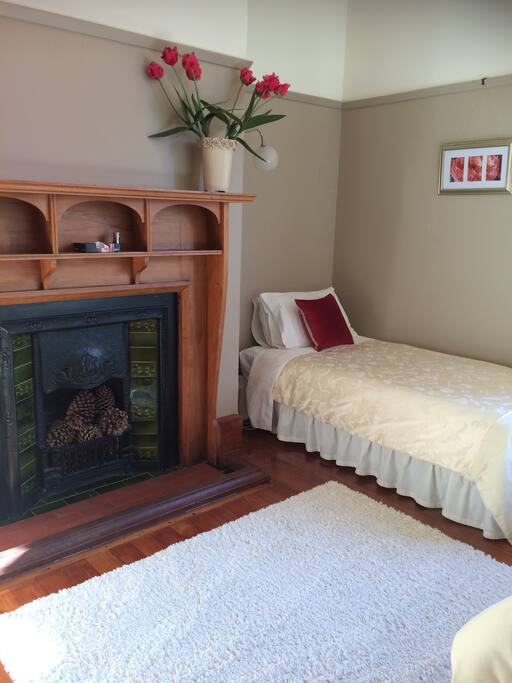 The West wing Room - 1 Queen size bed and a single bed