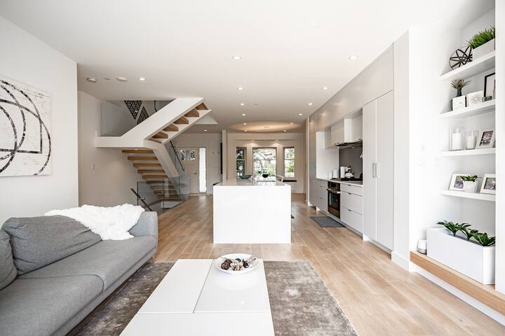 Beautiful New Family home located in heart of Kits gallery image 3