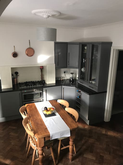Kitchen and breakfast area