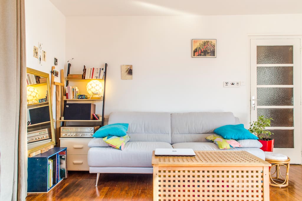 Canapé confortable et chaine hifi vintage