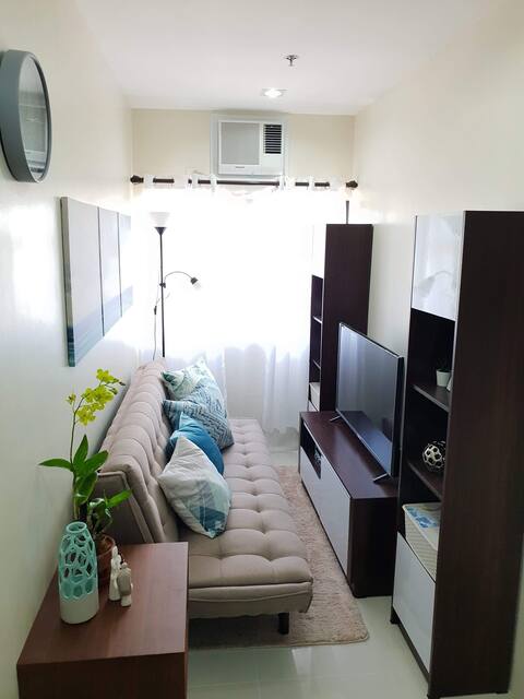 A Modern & Homely Condo with Netflix & Wifi
