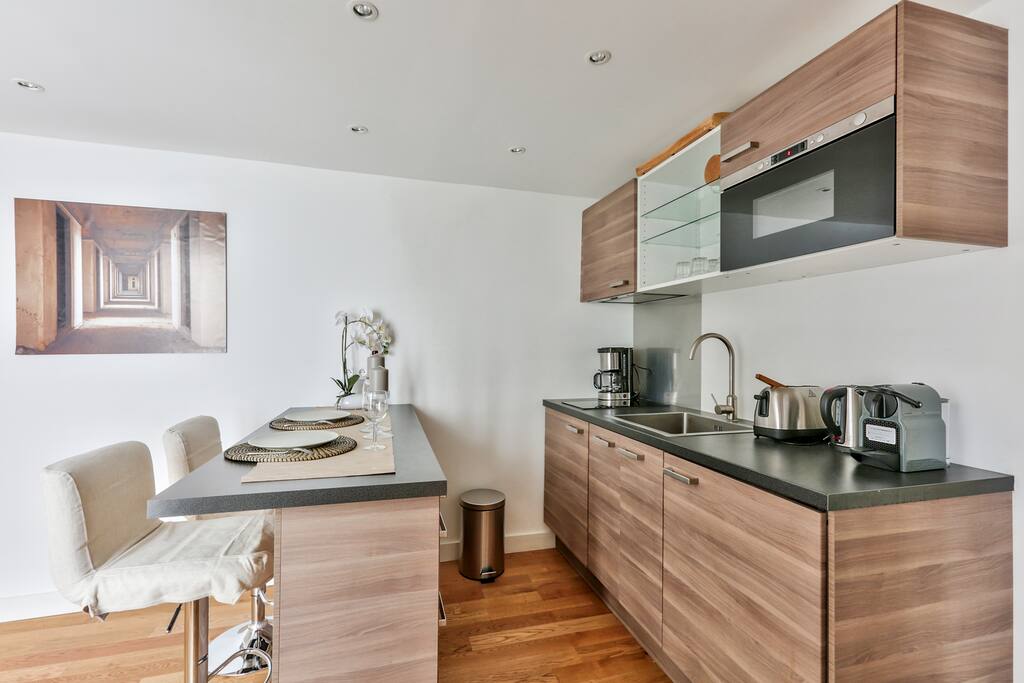The kitchen is fully equiped , microwave , washing machine ,coffee and tea ....