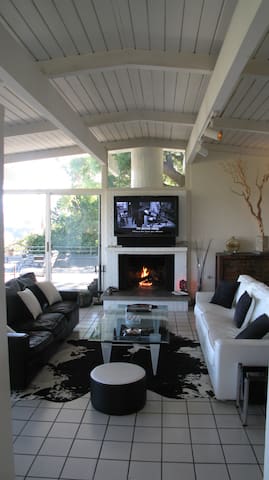 N. Bel Air GATED HOME, POOL, SPA, VIEW- gallery image 4