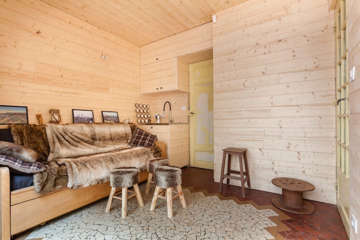 "Pequeño chalet" en la planta baja, que da directamente a la terraza.