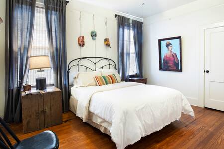 Starlander Ltd.: The Coffee Suite, w/ private bath