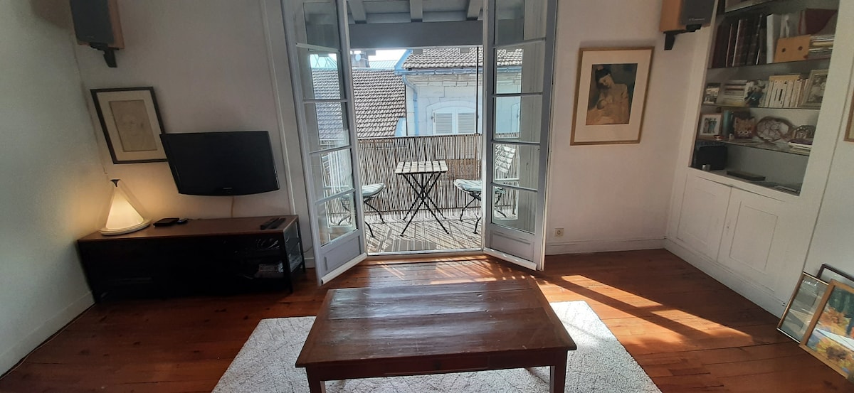 Propriété Airbnb réussie: Charming 2-bedroom apartment in Old Bayonne à Bayonne