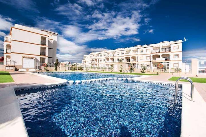 NICE AND COMFORTABLE APARTMENT AT 800m BEACH