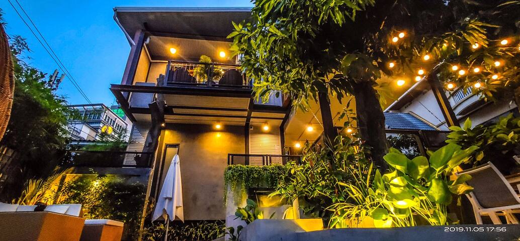 Garden and pool Villa bangkok MRT 独栋网红民宿，双层钢结构不怕地震 gallery image 3