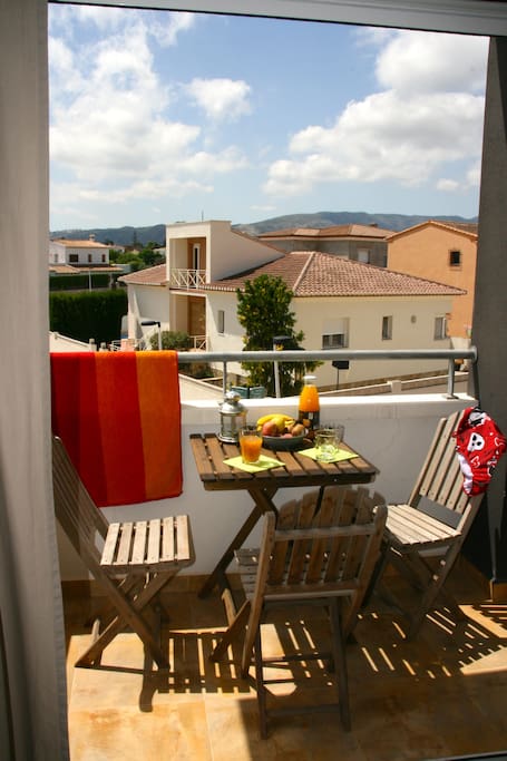 Acogedor balcón soleado orientado al sur