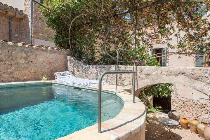 Posada De Balitx – magical townhouse in Fornalutx