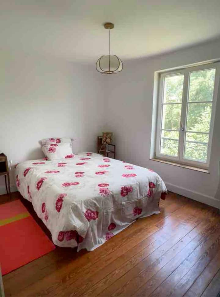 Izba Lascaux - výhľad do záhrady a na Marne