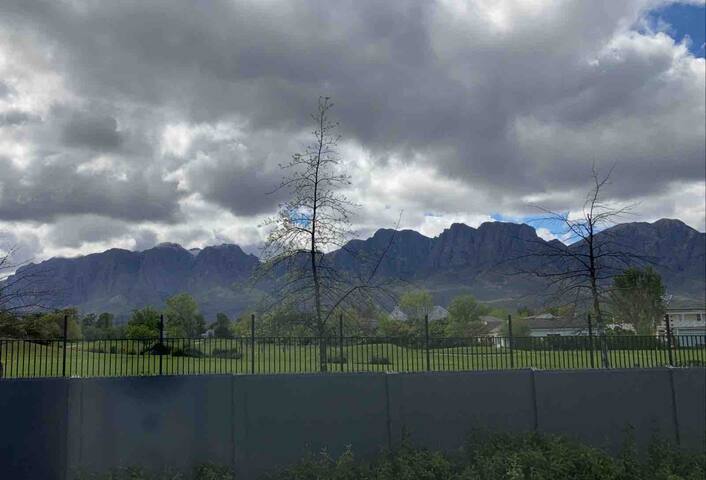 Mountain view 4-bedroom home close to wine farms. gallery image 2