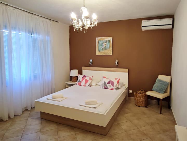 Cozy Apartment With Terrace - Igrane
