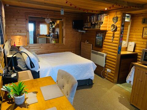 Top Airbnb: Island View Cabin - Tenby - Romantic cabin for 2. in Tenby South, Tenby North