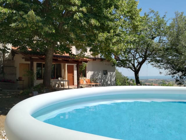 villa nel verde con piscina colline sopra Riccione