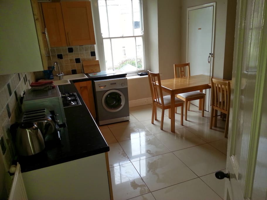 Kitchen and breakfast room