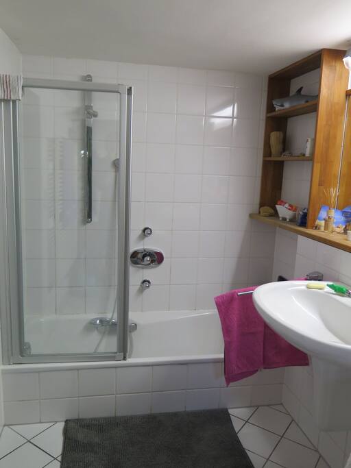 Gemeinsames Bad/Separates WC vorhanden