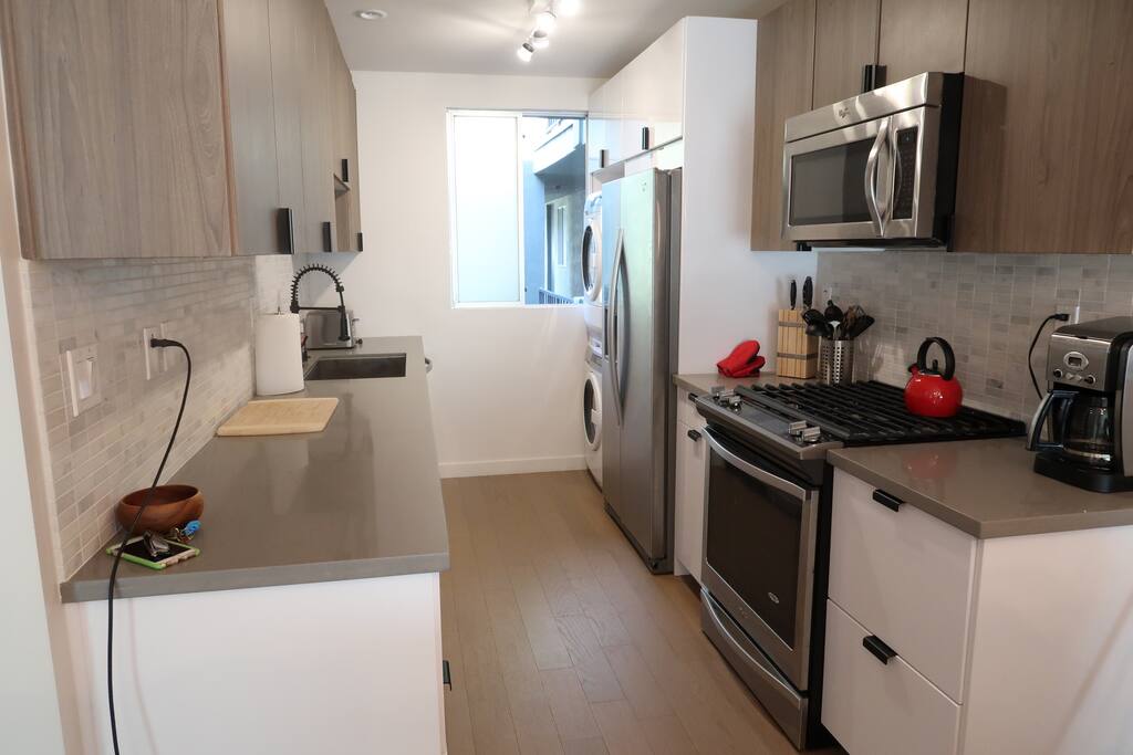 Fully stocked (pots, pans, flatware) Chef's kitchen