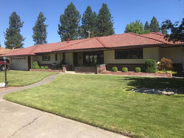 Northtown Park Retreat Apartment/private entrance
