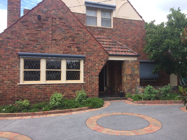 Winton Malvern East
Private area upstairs