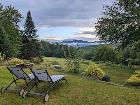 Hilltop Haven - Stunning Views!