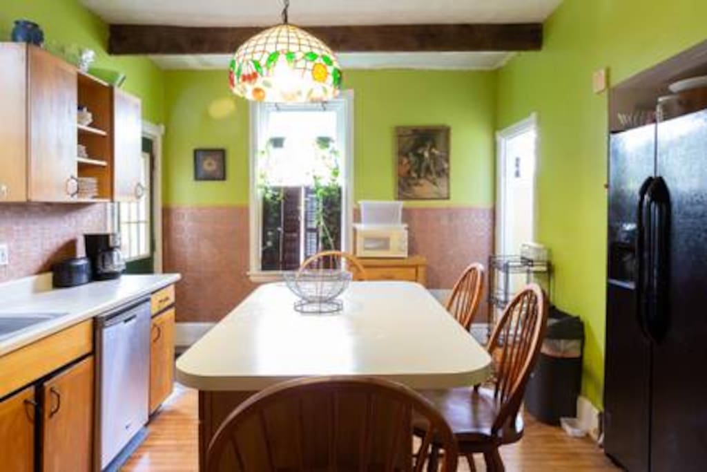 eat in kitchen w adjoining laundry rm