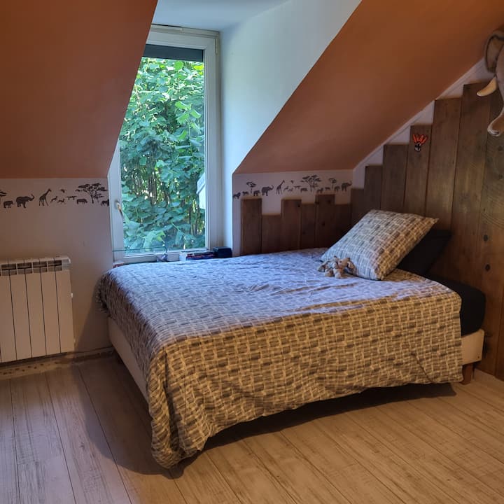 Chambre de l' aventurier; 1 bed 130×190