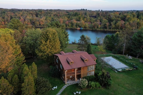 The Catskills Estate at the Swan Lake