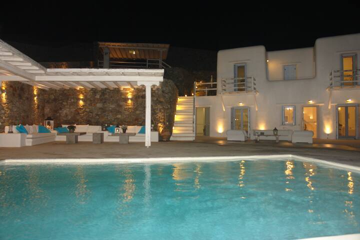 Γαλήνη, ήλιος και θέα στο Αιγαίο