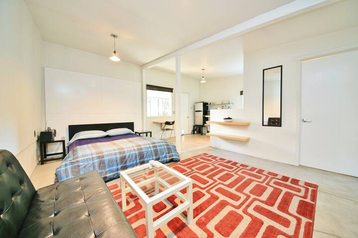 Melrose Manor - Studio Guest House