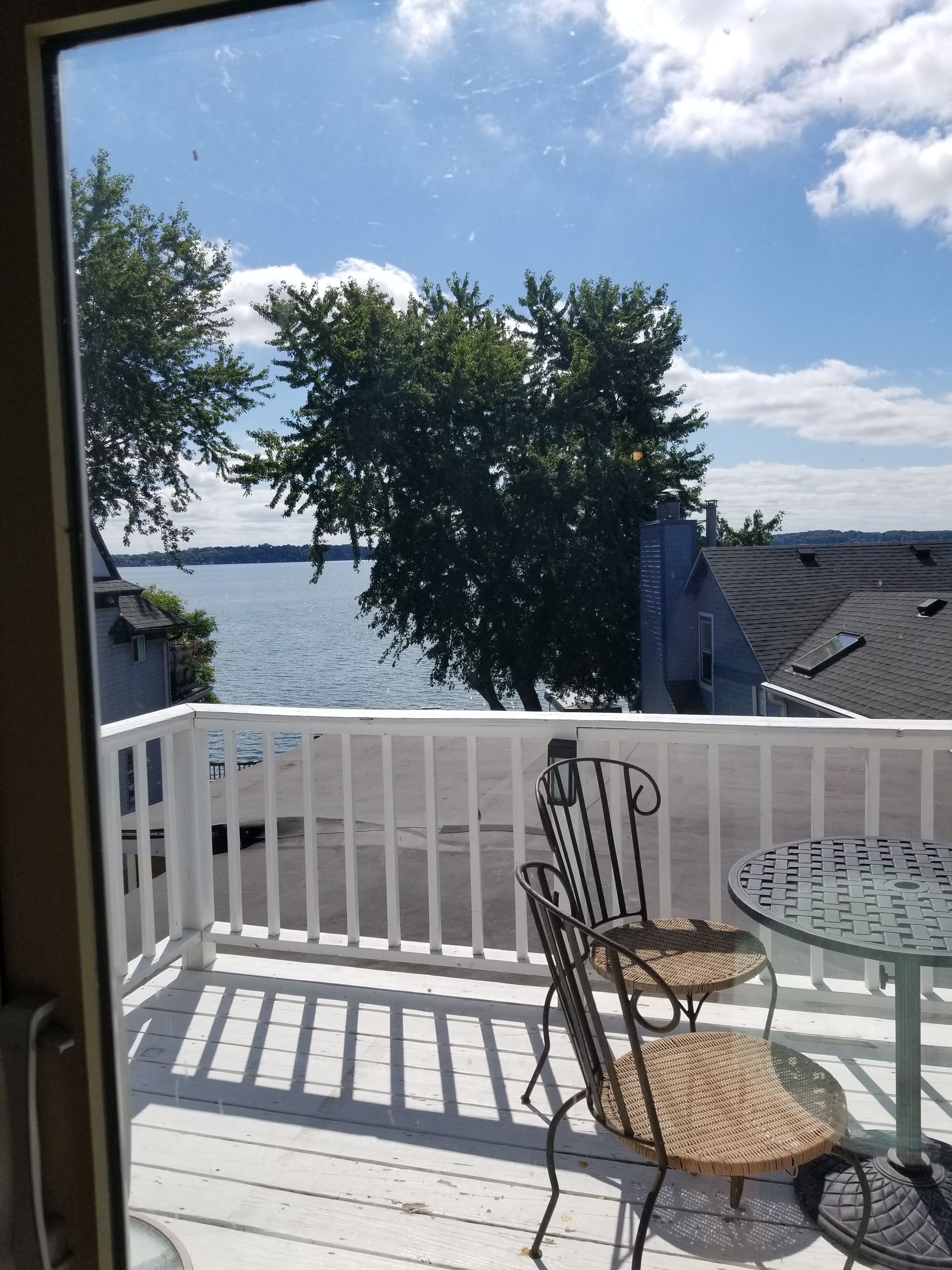 Waterfront Condo Excellent Views/Parking/Pier/Wifi