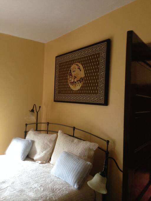 Fu Lion suite, room 1 - queen bed