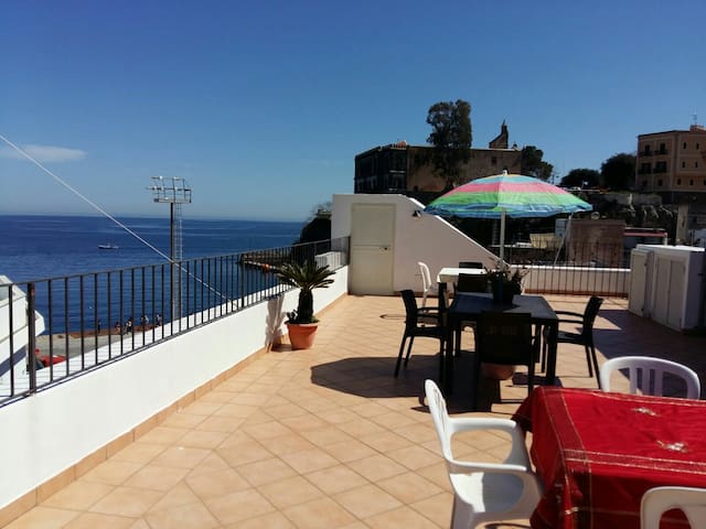 Centro Storico Studio Flat 3mn port con vista mare