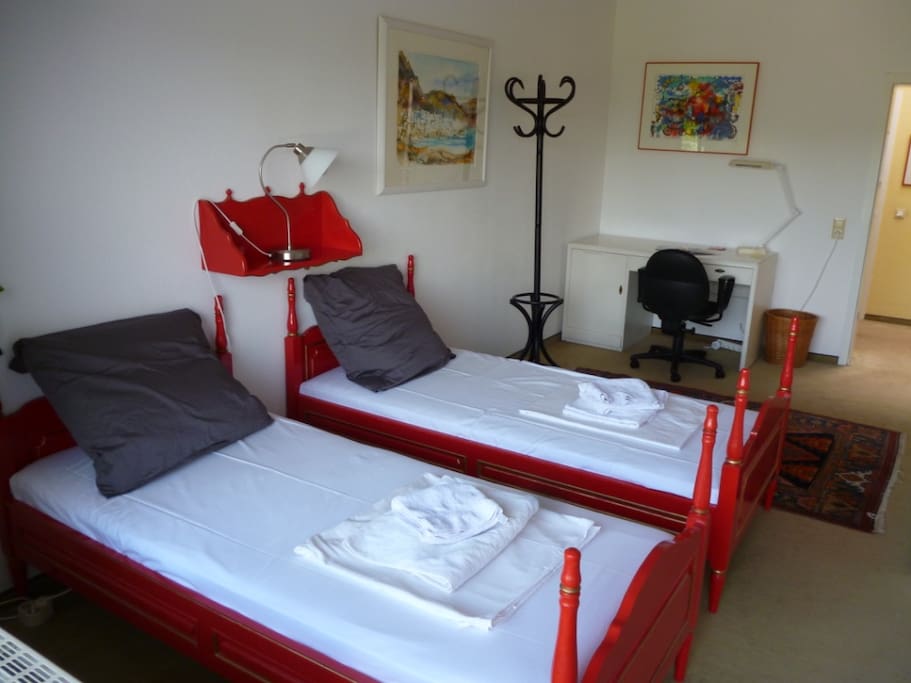Das Zimmer mit zwei Betten