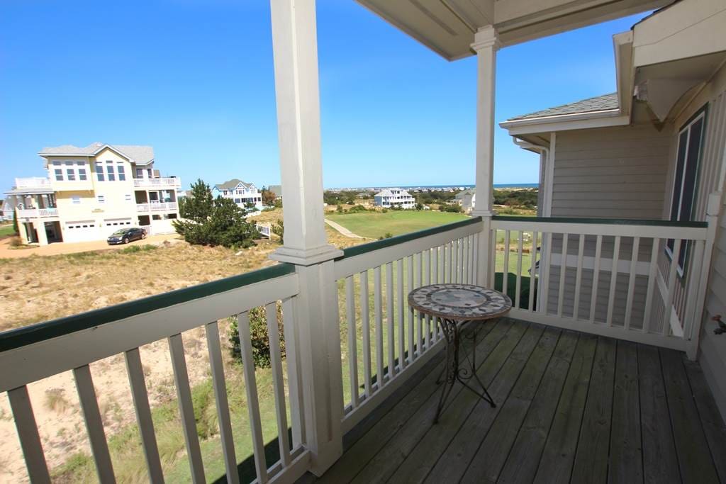 Deck,Porch,Building,Villa,Railing