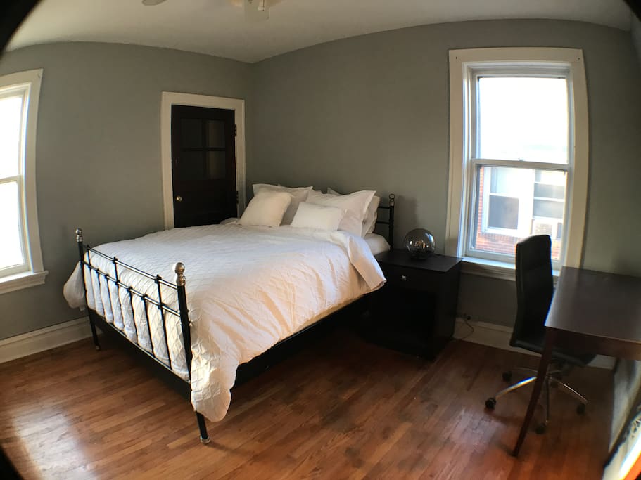 Bedroom, queen size bed