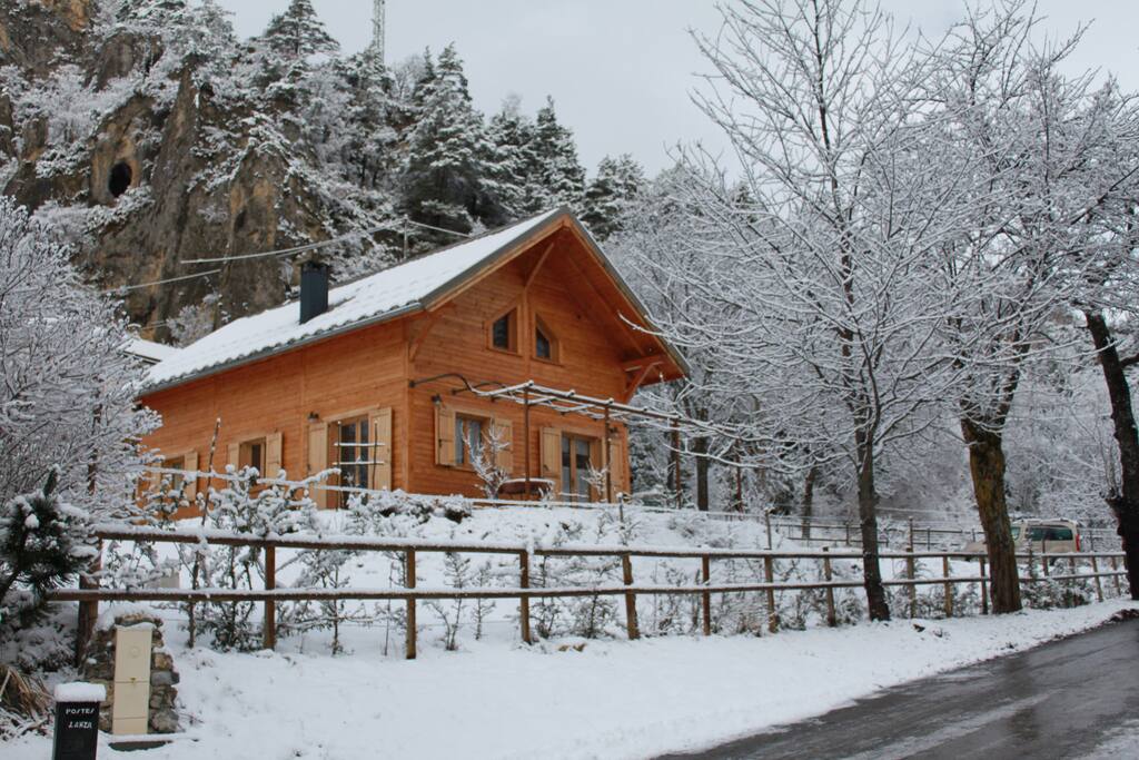 Le chalet en venant de Guillaumes