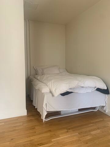 Luxury 200 m2 apartment in the city center gallery image 3