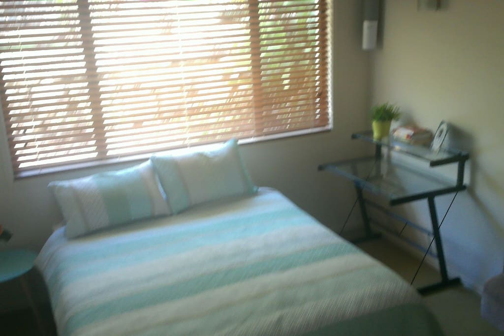 Main Bedroom - Queen Bed