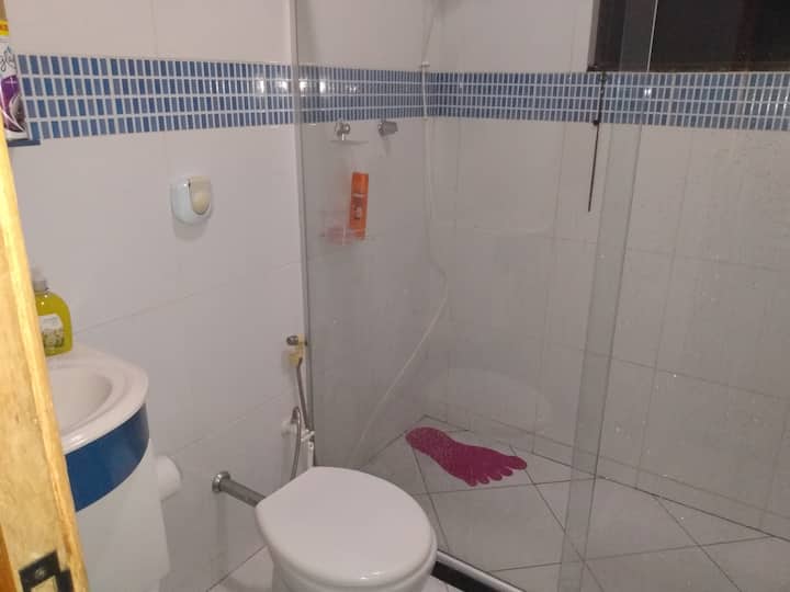 Bathroom in the en-suite bedroom 2