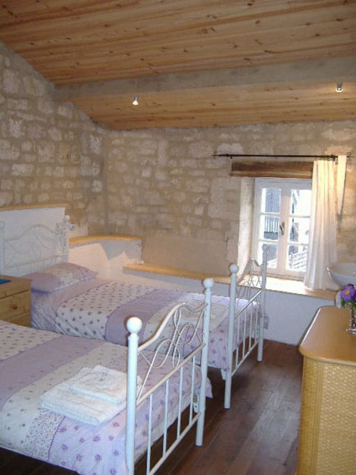 Twin bedroom with washbasin.