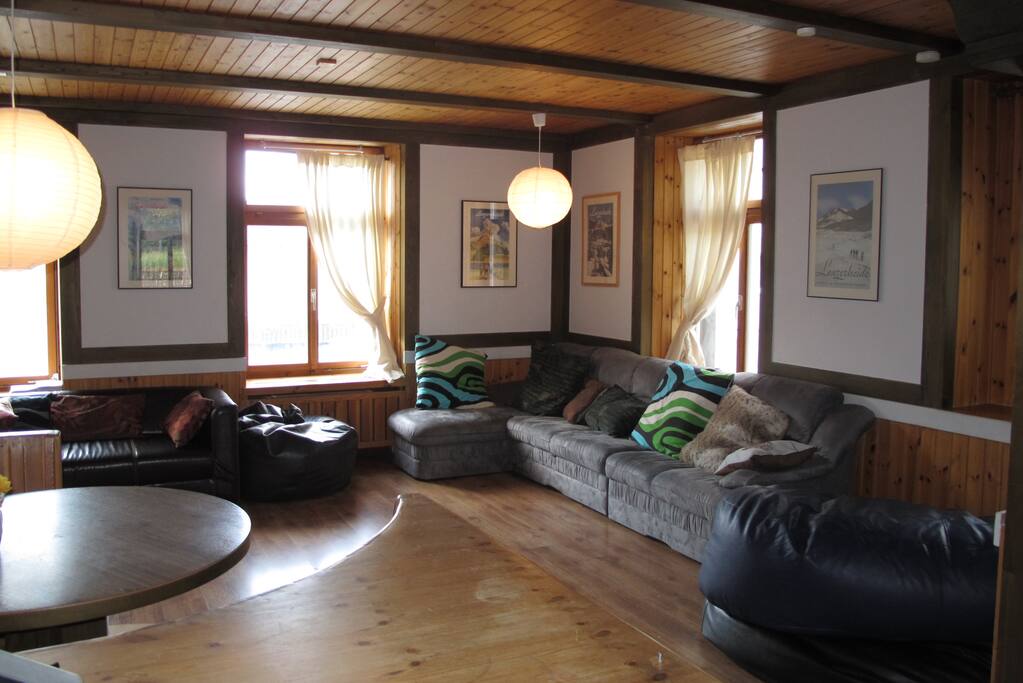 Large Comfy Lounge with Satellite English TV, Free wifi