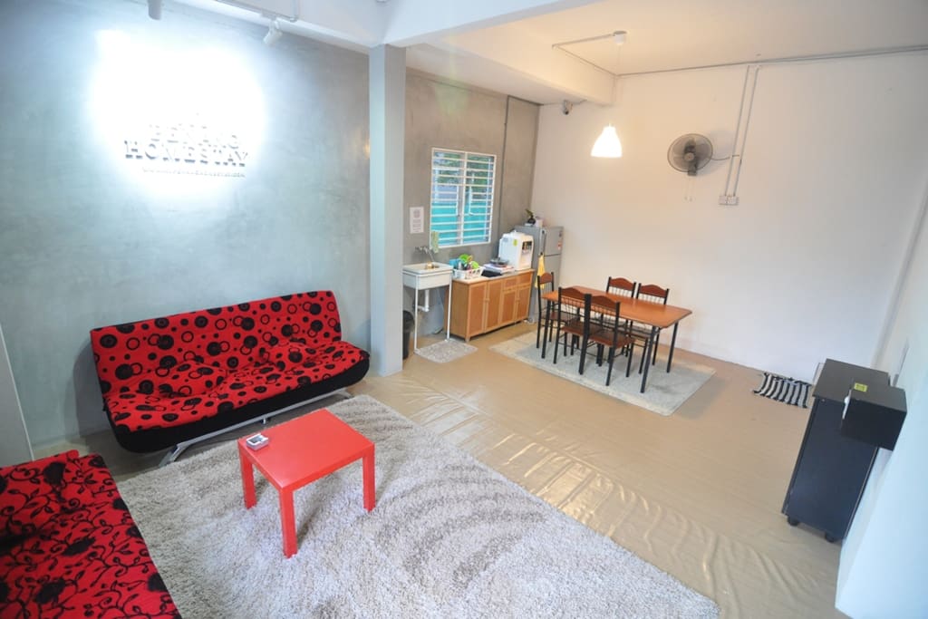 Air-cond in all rooms & dining hall
- Dining table with 6 chairs
- Common toilet with water heater
- 32" LED TV & ASTRO Njoi
- Light cooking facilities
- Free high speed WiFi
- Warm, hot & cold filtered alkaline water dispenser
- 24-hour security & CCTV
- Rain shower water heater