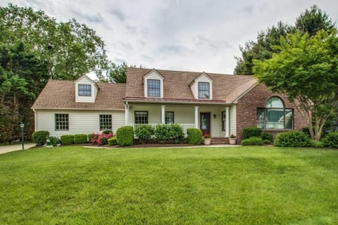 Home in RBYCC neighborhood. Two king en-suites!