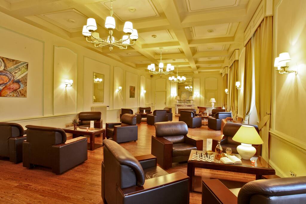SALON