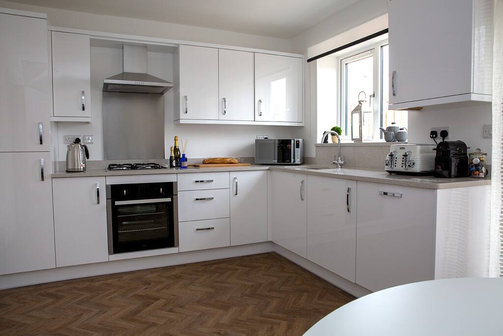 Kitchen Diner, French doors to garden