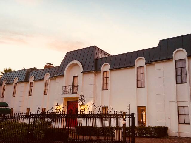 INDULGE AT LE CHATEAU!! 17 ROOMS, VIEWS, POOL!!! gallery image 2