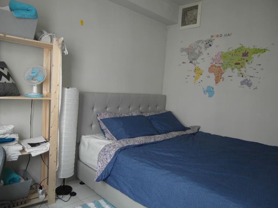 Double bed in main bedroom