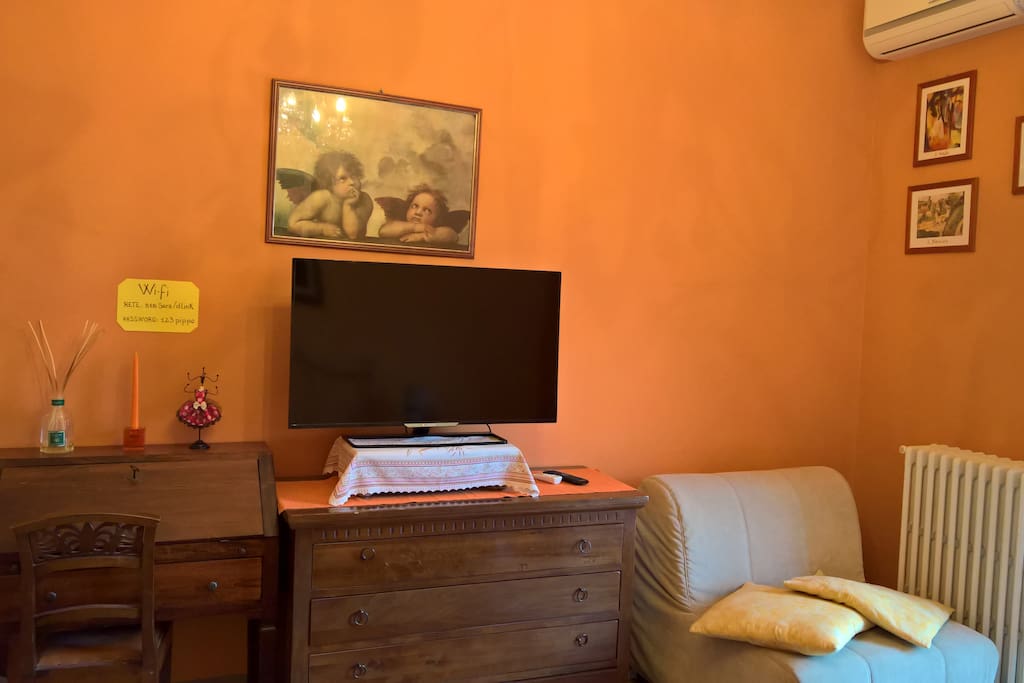 Camera Arancio